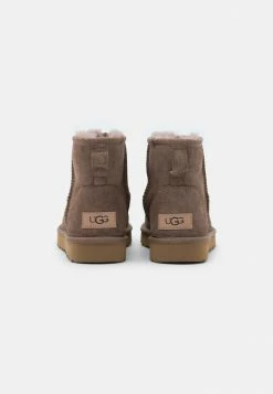 UGG CLASSIC MINI - Classic Ankle Boots - Caribou 9 UGG CLASSIC MINI - Classic Ankle Boots - Caribou -UGG Shop 057e19e4387449bdb4cf9b9d66cb6544