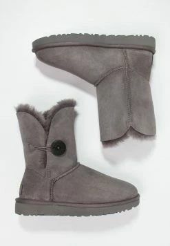UGG BAILEY BUTTON II - Classic Ankle Boots - Grey 2 UGG BAILEY BUTTON II - Classic Ankle Boots - Grey -UGG Shop 083e32cf055e41e6a34385d57c7786dc