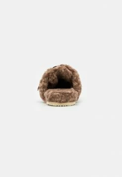 UGG FLUFF IT POP - Slippers - Chestnut -UGG Shop 09db3351ac3a41a5914edca3db157526
