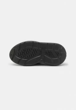 UGG SPORT YEAH - Slip-ons - Black 10 UGG SPORT YEAH - Slip-ons - Black -UGG Shop 0cf9d9ce36b94095941f1ec595268484