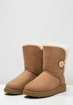 UGG BAILEY BUTTON II - Classic Ankle Boots - Chestnut -UGG Shop 0d831ea21d4945908a68e004740d54a1