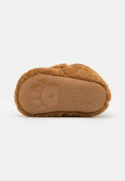 UGG BIXBEE AND LOVEY BEAR STUFFIE SET - Baby Gifts - Chestnut -UGG Shop 10988aa071aa4cf78716720c741af034