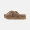 UGG FUZZ SUGAR CROSS SLIDE - Slippers - Hickory