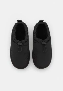 UGG MAXI - Slippers - Black -UGG Shop 146b4c65f8fc45cc91a1ed366596dca4