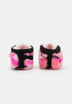 UGG BIXBEE PANDA STUFFIE UNISEX - First Shoes - Pink/black -UGG Shop 151dd2a7e7bf46b5a1acad082a4249c1