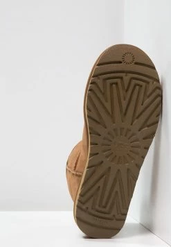 UGG CLASSIC MINI - Classic Ankle Boots - Chestnut 16 UGG CLASSIC MINI - Classic Ankle Boots - Chestnut -UGG Shop 194b9db24f8348d1affd58016cef9524
