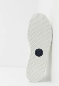 UGG SOUTH BAY - Trainers - White -UGG Shop 20bac35ceaa344bbbd7902cb65bda0d3