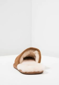 UGG SCUFF - Slippers - Cognac 3 UGG SCUFF - Slippers - Cognac -UGG Shop 2415e253fdf24b54aeaa80435b96f8aa
