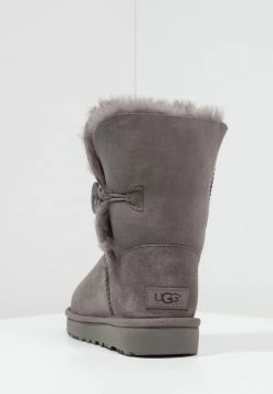 UGG BAILEY BUTTON II - Classic Ankle Boots - Grey 4 UGG BAILEY BUTTON II - Classic Ankle Boots - Grey -UGG Shop 261658568daf40a1a49e33e3bc0b71be