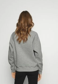 UGG MADELINE FUZZY LOGO CREWNECK - Sweatshirt - Grey Heather/sonora 2 UGG MADELINE FUZZY LOGO CREWNECK - Sweatshirt - Grey Heather/sonora -UGG Shop 2ab3fc3ad9c446268633ab71434b3108