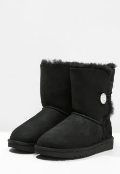 UGG BAILEY - Winter Boots - Black 10 UGG BAILEY - Winter Boots - Black -UGG Shop 3074c1b9a78f4e529208f2d8cfad3404