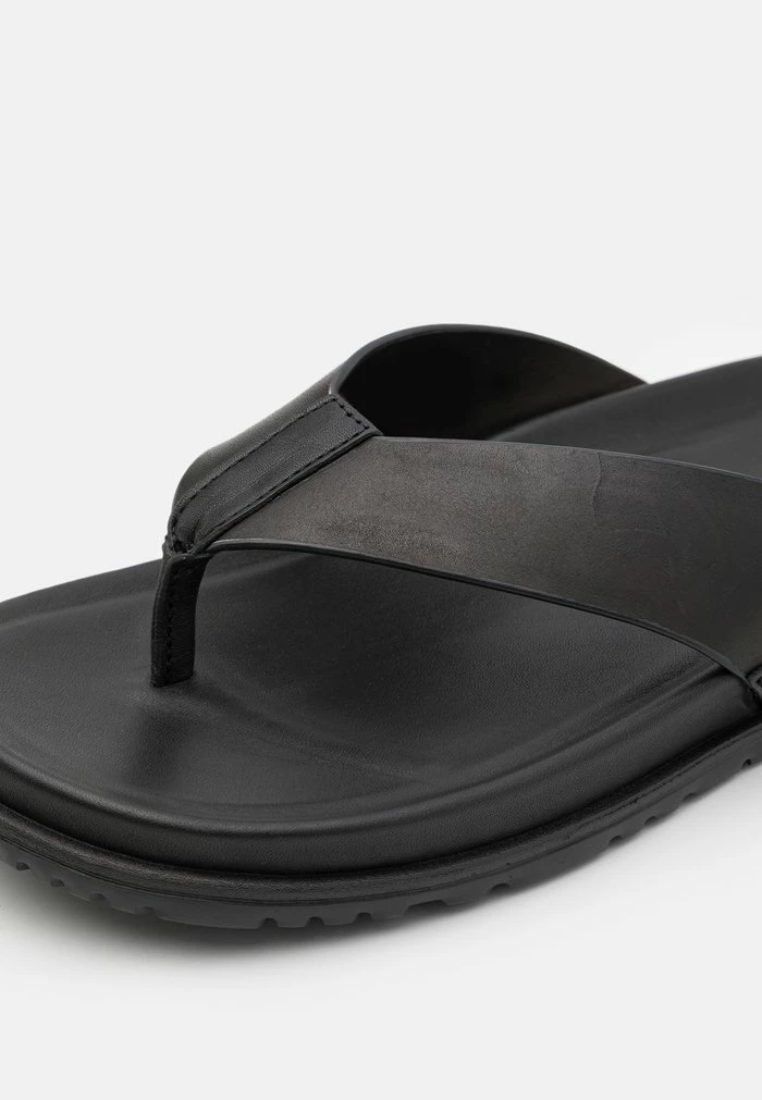 UGG WAINSCOTT FLIP - T-bar Sandals - Black 6 UGG WAINSCOTT FLIP - T-bar Sandals - Black - Image 6