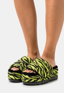UGG MAXI SLIDE TIGER PRINT - Slippers - Key Lime -UGG Shop 34d461ba490c424cbf853d7f916bb635