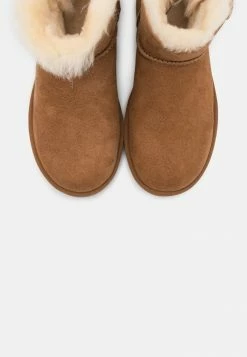 UGG MINI BAILEY BUTTON BLING - Classic Ankle Boots - Chestnut/gold 5 UGG MINI BAILEY BUTTON BLING - Classic Ankle Boots - Chestnut/gold -UGG Shop 3a174c2c0c8345b088ef3b844272051c