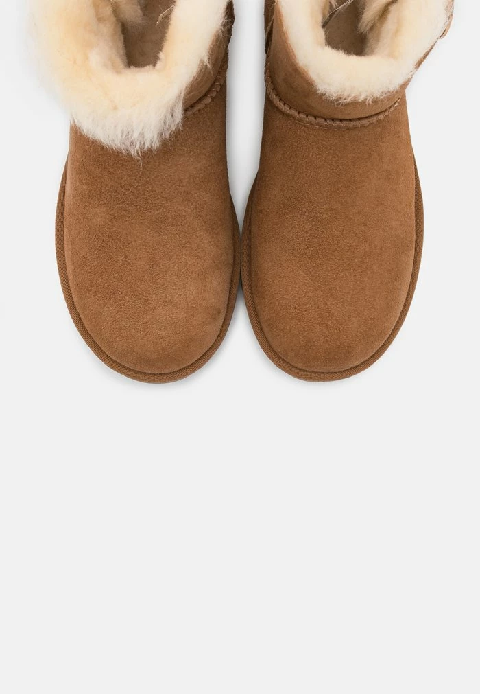 MINI BAILEY BUTTON BLING - Classic ankle boots - chestnut/gold UGG MINI BAILEY BUTTON BLING - Classic Ankle Boots - Chestnut/gold -UGG Shop 3a174c2c0c8345b088ef3b844272051c