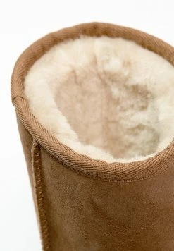 UGG CLASSIC SHORT - Classic Ankle Boots - Chestnut 13 UGG CLASSIC SHORT - Classic Ankle Boots - Chestnut -UGG Shop 3a74fd25accc4354b3ee6f611a44fc08
