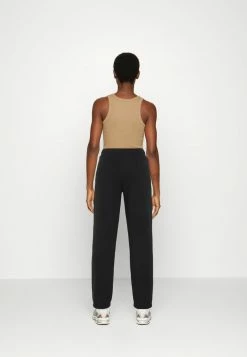UGG DANIELLA - Tracksuit Bottoms - Black 7 UGG DANIELLA - Tracksuit Bottoms - Black -UGG Shop 3da90ca55c2241f4a7a8e00023b31881