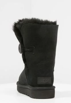 UGG BAILEY BUTTON II - Classic Ankle Boots - Black 4 UGG BAILEY BUTTON II - Classic Ankle Boots - Black -UGG Shop 40445c74dd2545389d6c6e60d5f54c45