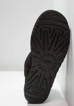 UGG CLASSIC MINI - Classic Ankle Boots - Black 4 UGG CLASSIC MINI - Classic Ankle Boots - Black -UGG Shop 41d7f2aef5d9485796a2f583987981fe