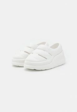 UGG SPORT YEAH - Slip-ons - Bright White -UGG Shop 42ec98f5b53f4bbdb111885ab35bd554