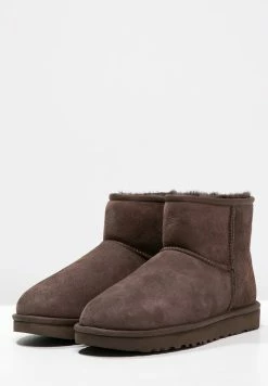 UGG CLASSIC MINI - Classic Ankle Boots - Chocolate 2 UGG CLASSIC MINI - Classic Ankle Boots - Chocolate -UGG Shop 4547b0fa763b4eca849aa52b105061a3