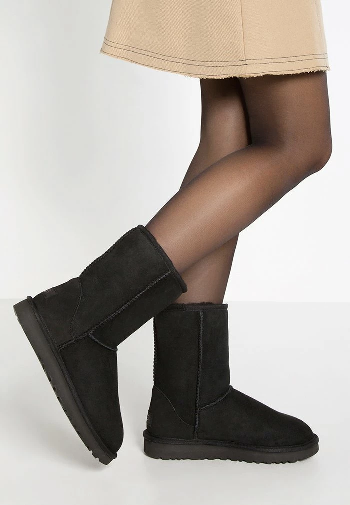 UGG CLASSIC SHORT - Classic Ankle Boots - Black 1 UGG CLASSIC SHORT - Classic Ankle Boots - Black