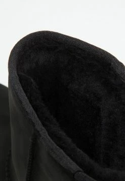 UGG CLASSIC - Winter Boots - Black 6 UGG CLASSIC - Winter Boots - Black -UGG Shop 4916bbf292a14050b63facf3b30ef88e