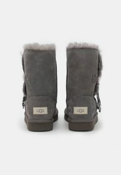 UGG BAILEY BUTTON CHARM - Classic Ankle Boots - Charcoal 3 UGG BAILEY BUTTON CHARM - Classic Ankle Boots - Charcoal -UGG Shop 499bc0840c644250af1c6aba35a6b17e