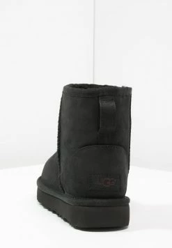 UGG CLASSIC MINI - Classic Ankle Boots - Black 4 UGG CLASSIC MINI - Classic Ankle Boots - Black -UGG Shop 500e46b33a0342c9837f0c58da0d39c5