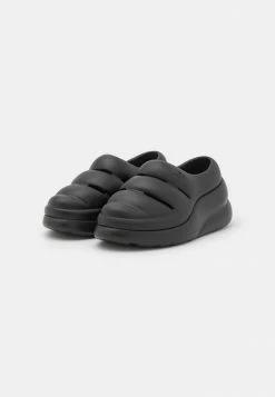 UGG SPORT YEAH - Slip-ons - Black 8 UGG SPORT YEAH - Slip-ons - Black -UGG Shop 51cd6b21f5eb4420882bbec7ac412ba7