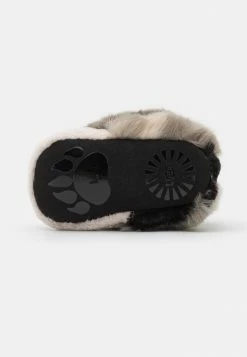 UGG BIXBEE PANDA STUFFIE UNISEX - First Shoes - Black -UGG Shop 5615f309c5204f77b714732f5d7887db