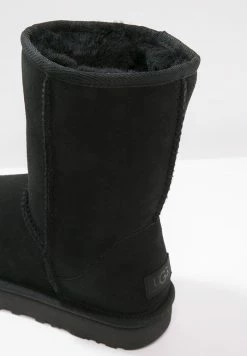 UGG CLASSIC SHORT - Classic Ankle Boots - Black 13 UGG CLASSIC SHORT - Classic Ankle Boots - Black -UGG Shop 5c04d6d42a0c47f69affb233a7974117