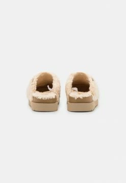 UGG FUZZ SUGAR SLIDE - Slippers - Natural -UGG Shop 615ec063c8304127b2f5a536055df7ae