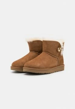 UGG MINI BAILEY BUTTON BLING - Classic Ankle Boots - Chestnut/gold 2 UGG MINI BAILEY BUTTON BLING - Classic Ankle Boots - Chestnut/gold -UGG Shop 67a4bfdceda540d0aba6cb33c7761128