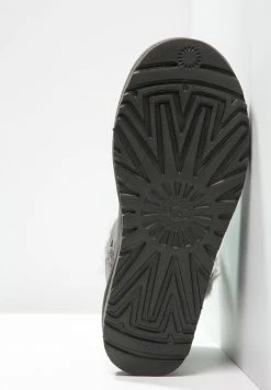 UGG MINI BAILEY BUTTON BLING - Classic Ankle Boots - Grey 5 UGG MINI BAILEY BUTTON BLING - Classic Ankle Boots - Grey -UGG Shop 6951000d1a8c4f96b5a796355311dcf9