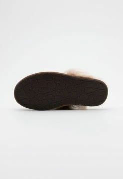 UGG SCUFFETTE - Slippers - Chestnut 7 UGG SCUFFETTE - Slippers - Chestnut -UGG Shop 7776e2e6d7ed4b4e91e93250e0a0308b