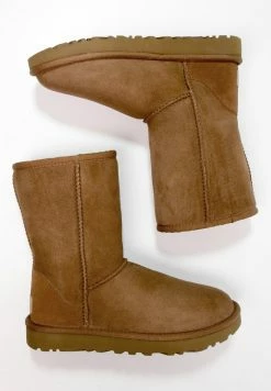 UGG CLASSIC SHORT - Classic Ankle Boots - Chestnut 9 UGG CLASSIC SHORT - Classic Ankle Boots - Chestnut -UGG Shop 7fc266a5bdba40dfa5da487602bd9d75