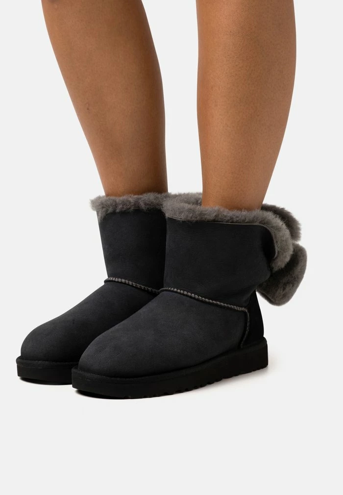 UGG MINI BAILEY FUZZY BOW - Winter Boots - Black 1 UGG MINI BAILEY FUZZY BOW - Winter Boots - Black