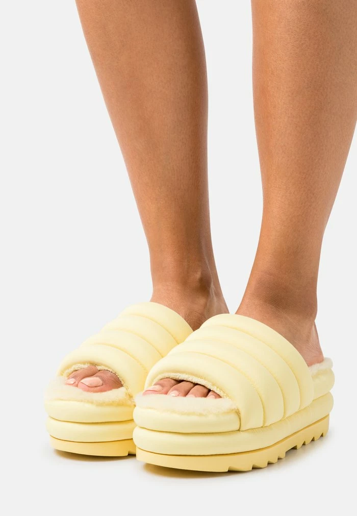 UGG MAXI SLIDE - Slippers - Banana Pudding 1 UGG MAXI SLIDE - Slippers - Banana Pudding
