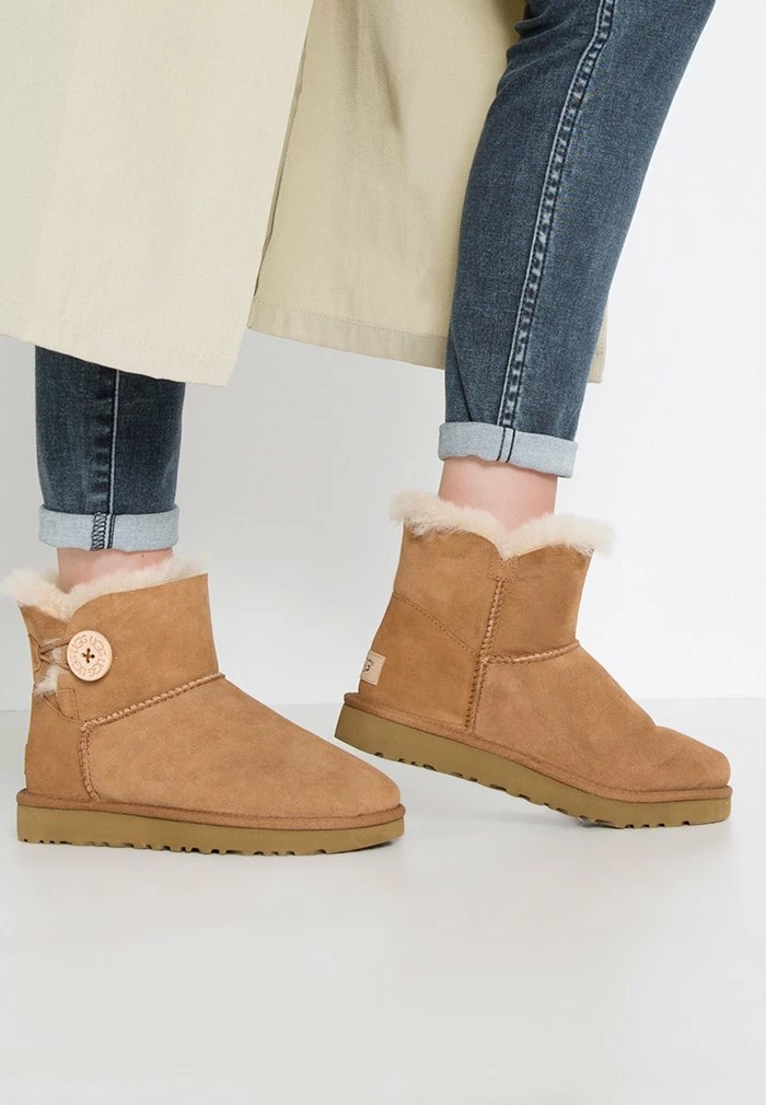 MINI BAILEY BUTTON - Ankle boots - chestnut UGG MINI BAILEY BUTTON - Ankle Boots - Chestnut -UGG Shop 837b5dee9f4b4b01a3f930aa5e58930c