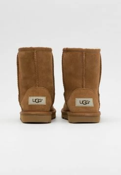 UGG CLASSIC II - Classic Ankle Boots - Chestnut 2 UGG CLASSIC II - Classic Ankle Boots - Chestnut -UGG Shop 83f9e3e9c1ae4453afd9cad96d66a6ba