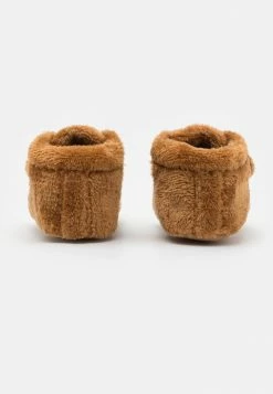 UGG BIXBEE AND LOVEY BEAR STUFFIE SET - Baby Gifts - Chestnut -UGG Shop 885ab4372d574a779e5cb8079ec574cc