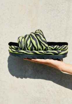 UGG MAXI SLIDE TIGER PRINT - Slippers - Key Lime -UGG Shop 8cbd52ea4e344b6da17aeb265da1cb0e