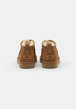 UGG CLASSIC ULTRA MINI - Ankle Boots - Chestnut 6 UGG CLASSIC ULTRA MINI - Ankle Boots - Chestnut -UGG Shop 9287fbcb008149b595faf894438e4cfd