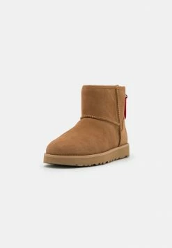 UGG CLASSIC MINI LOGO ZIP - Classic Ankle Boots - Chestnut -UGG Shop 98e1ec91b2ac4e0d837fdb5762150015