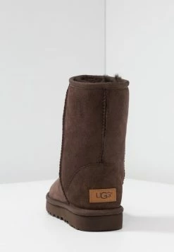 UGG CLASSIC SHORT - Classic Ankle Boots - Chocolate -UGG Shop 9b5b2b56de3749d191e155dc8ade8dce