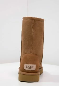 UGG CLASSIC SHORT - Classic Ankle Boots - Chestnut 11 UGG CLASSIC SHORT - Classic Ankle Boots - Chestnut -UGG Shop a246a9c9c74b4bf18d58f3ed59846102