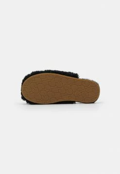 UGG MAXI CURLY SLIDE - Slippers - Black -UGG Shop a3df759d922046fe8f3bde3ded882ba9
