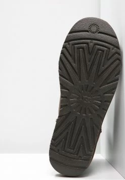 UGG CLASSIC MINI - Classic Ankle Boots - Chocolate 4 UGG CLASSIC MINI - Classic Ankle Boots - Chocolate -UGG Shop a40f14ca103c4622a02be0eea5427787