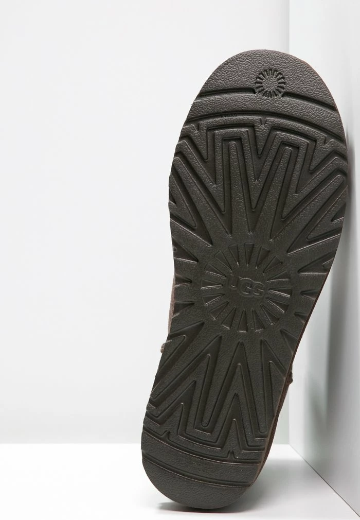 CLASSIC MINI - Classic ankle boots - chocolate UGG CLASSIC MINI - Classic Ankle Boots - Chocolate -UGG Shop a40f14ca103c4622a02be0eea5427787